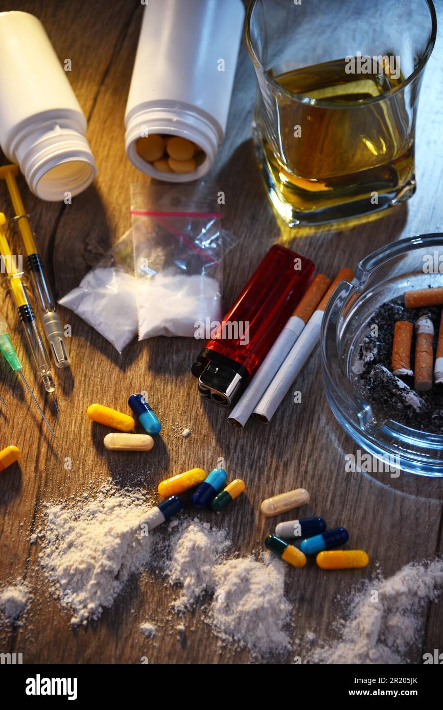 Les substances addictives, y compris l'alcool, les cigarettes et les drogues Banque D'Images