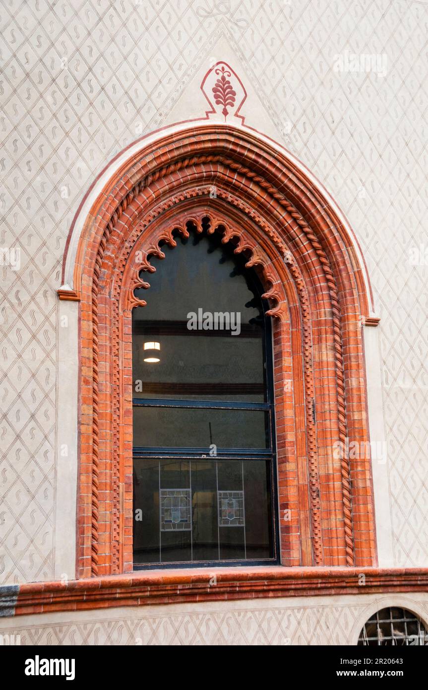 Castello Sforzesco arc de briques pointues fenêtre à Milan, Italie. Banque D'Images