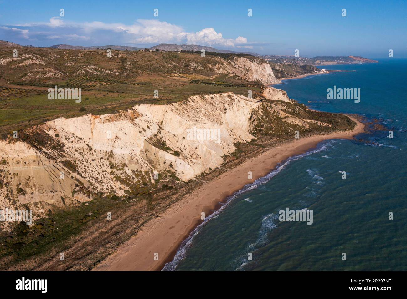 Falaises de craie dans la Riserva Naturale Orientata Torre Salsa, réserve naturelle, Montallegro, Sicile, Italie Banque D'Images