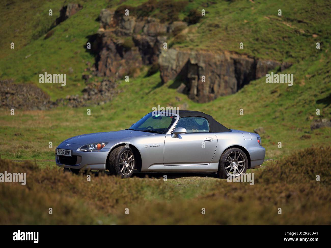 Une Honda S2000 2005 argentée garée dans la campagne britannique. Banque D'Images