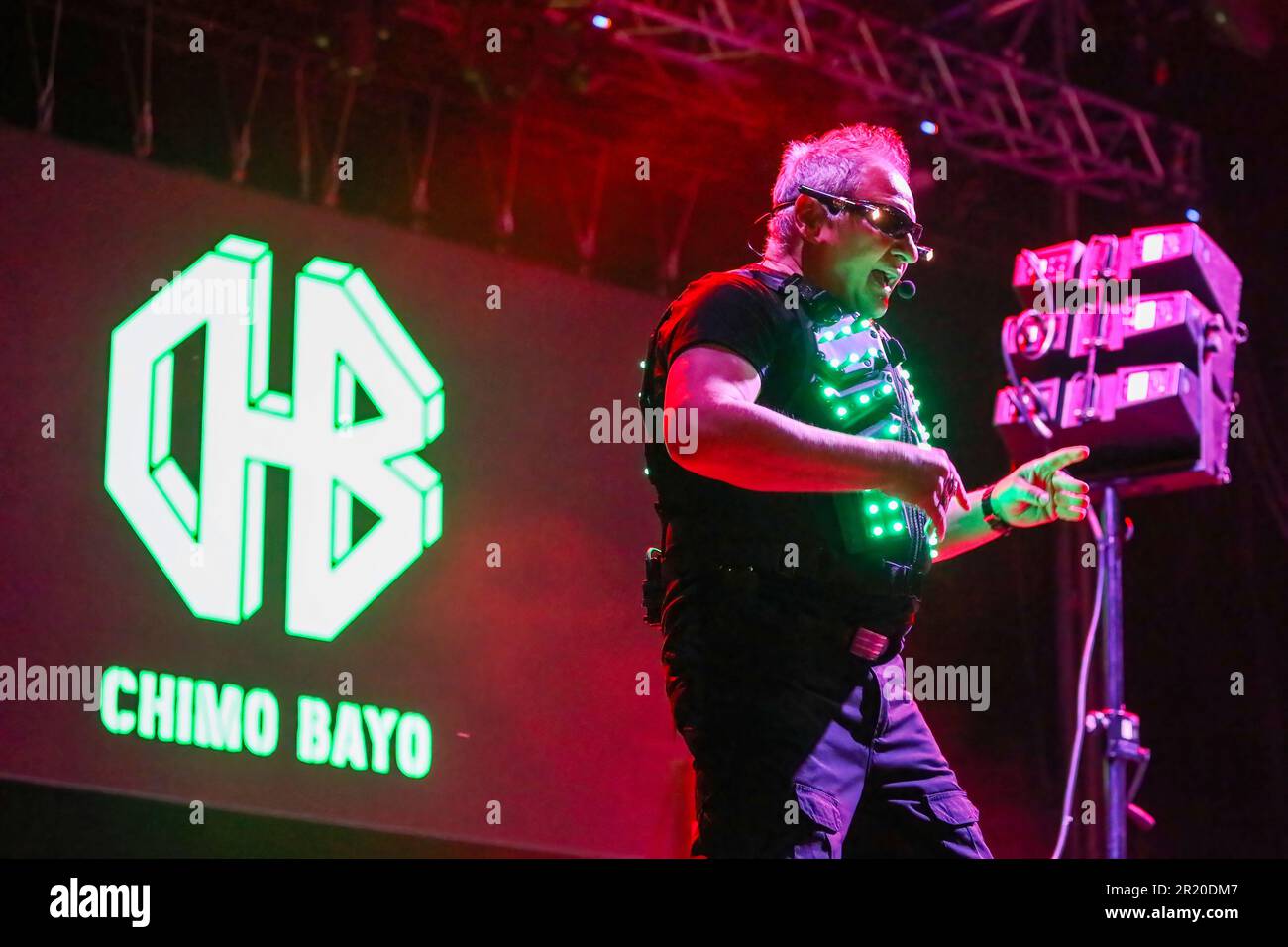 Chimo Bayo, DJ valencien, musicien, producteur et présentateur vu sur scène pendant le festival de San Isidro organisé par le Conseil municipal de Madrid. Sur 15 mai, le grand jour des festivités de la saint patron de Madrid est célébré avec le festival de San Isidro dans la prairie de San Isidro dans le quartier de Carabanchel. Cette année, les célébrations ont été marquées politiquement par les prochaines élections pour élire le président de la Communauté autonome et le maire sur 28 mai, de sorte que différents candidats ont été vus dans la prairie de San Isidro saluant les gens et demandant leur vote. Tout au long de la semaine, comme Banque D'Images