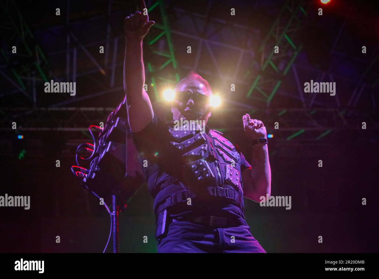 Chimo Bayo, DJ valencien, musicien, producteur et présentateur vu sur scène pendant le festival de San Isidro organisé par le Conseil municipal de Madrid. Sur 15 mai, le grand jour des festivités de la saint patron de Madrid est célébré avec le festival de San Isidro dans la prairie de San Isidro dans le quartier de Carabanchel. Cette année, les célébrations ont été marquées politiquement par les prochaines élections pour élire le président de la Communauté autonome et le maire sur 28 mai, de sorte que différents candidats ont été vus dans la prairie de San Isidro saluant les gens et demandant leur vote. Tout au long de la semaine, comme Banque D'Images