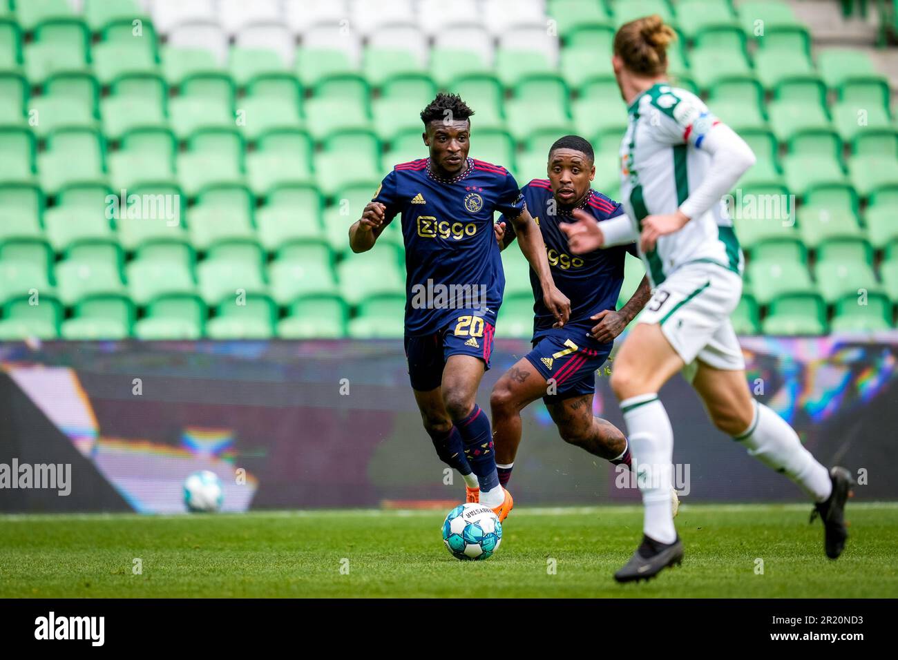 Groningen, pays-Bas. 16th mai 2023. GRONINGEN, PAYS-BAS - MAI 16: Mohammed Kudus d'Ajax dribbles avec le ballon pendant le match Eredivisie entre FC Groningen et Ajax à l'Euroborg sur 16 mai 2023 à Groningen, pays-Bas. Le match est une continuation du match abandonné sur 14 mai quand des bombes de fumée ont été lancées hors des stands et un ventilateur a envahi le terrain. (Photo de Patrick Goosen/Orange Pictures) Credit: Orange pics BV/Alay Live News Banque D'Images