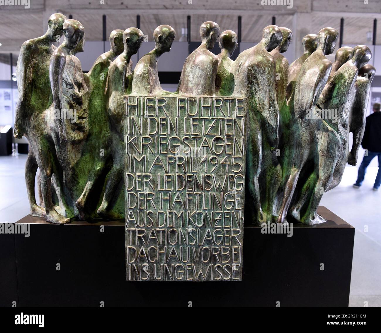 Photographie de la sculpture Hubertus von Pilgrim, qui représente la marche de la mort, au camp de concentration de Dachau. Le camp a été le premier des camps de concentration nazis ouverts en 1933. L'intention initiale du camp était de tenir des prisonniers politiques. Banque D'Images