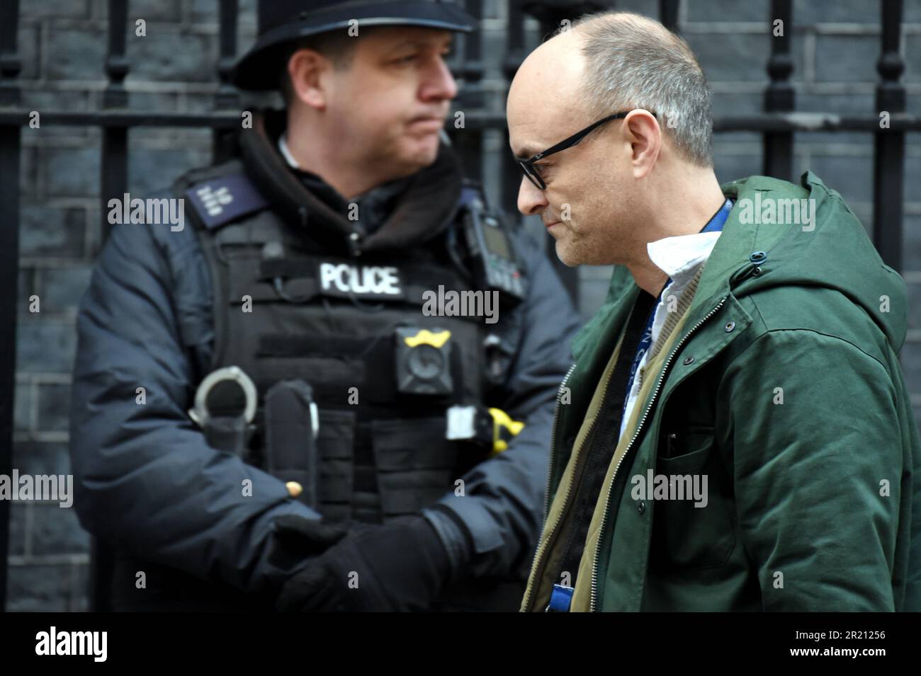 Photographie de Dominic Cummings, conseiller spécial en chef du Premier ministre Boris Johnson, arrivant au numéro 10 Downing Street, Londres. Banque D'Images