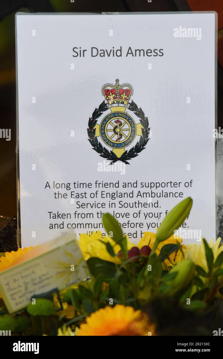 Hommages à l'église méthodiste Belfoires, Eastwood Road North, Leigh on Sea, Southend on Sea, Essex après la mort du député conservateur Sir David Amess après avoir été poignardé plusieurs fois lors de la chirurgie de sa circonscription. Octobre 2021. Banque D'Images