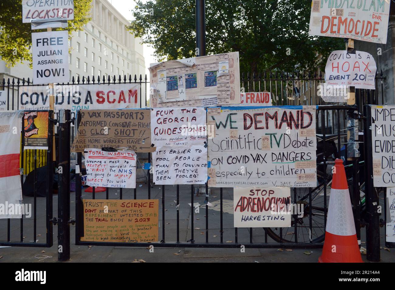 Les négationnistes et les théoriciens de la conspiration de la COVID protestent à Londres dans le contexte de la pandémie du coronavirus COVID-19. 2021. Banque D'Images