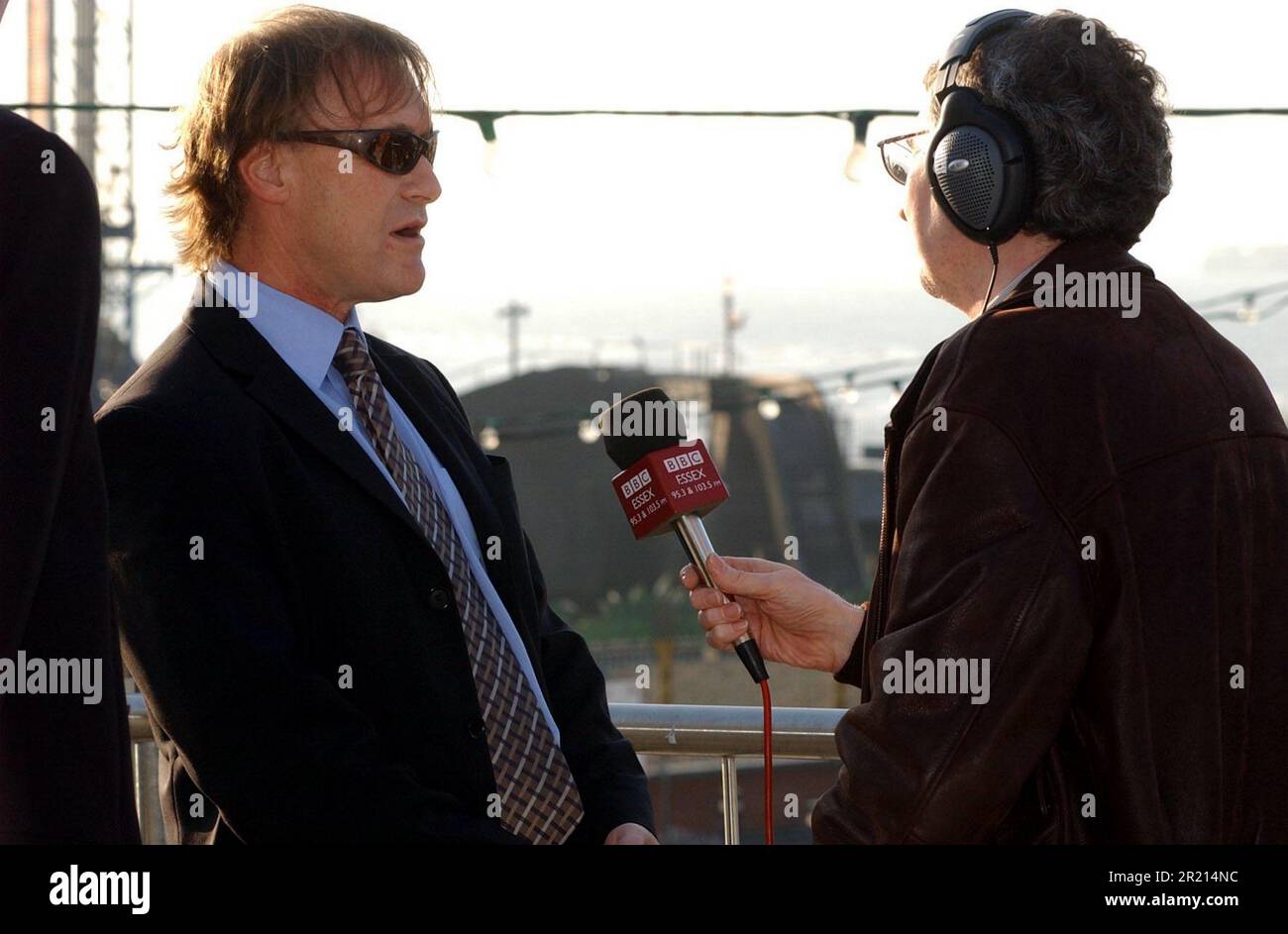 David Amiss, député de Southend West, s'entretient avec la BBC Essex en 2005 à la suite d'un incendie à Southend Pier, la quatrième fois dans son histoire en dents de scie. Sir David Anthony Andrew Amess (26 mars 1952 - 15 octobre 2021) était un politicien britannique qui a été député de Southend West de 1997 jusqu'à sa mort en 2021. Il était membre du Parti conservateur. Banque D'Images