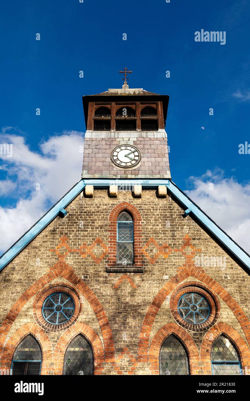 Tourelle d'horloge de l'église St Matthew avec cadre en bois, Cambridge, Cambridgeshire, Angleterre, Royaume-Uni Banque D'Images