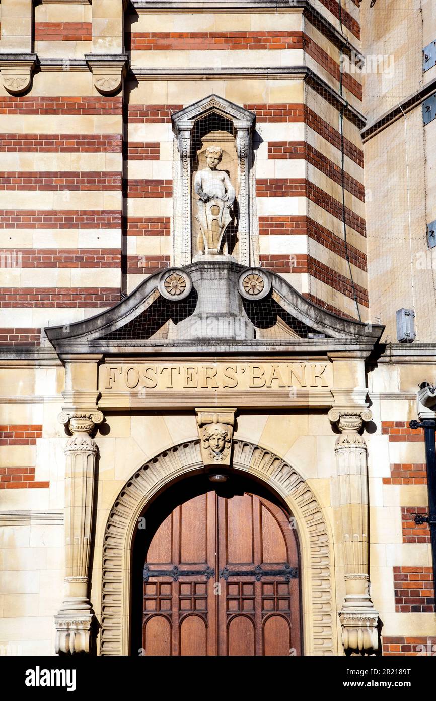 Détail du bâtiment de 19th siècle de style victorien Fosterss' Bank (qui abrite maintenant Lloyds Bank) conçu par Alfred Waterhouse, Cambridge, Royaume-Uni Banque D'Images