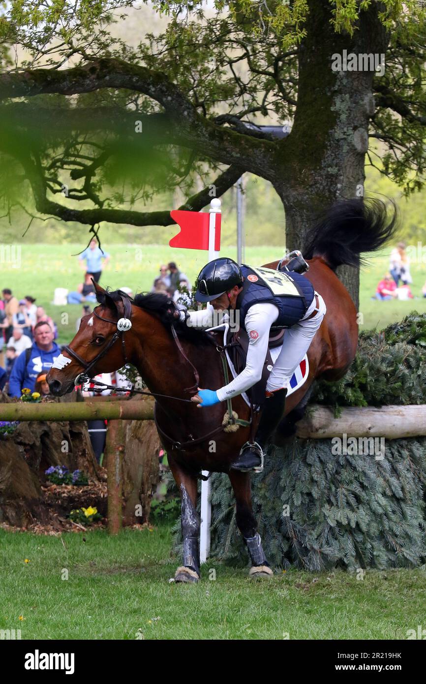 Arthur Marx de France l'équitation Church'Ile a une chute à Fence 13 dans le pays de la Croix à Badminton Horse Trials 2023 Banque D'Images