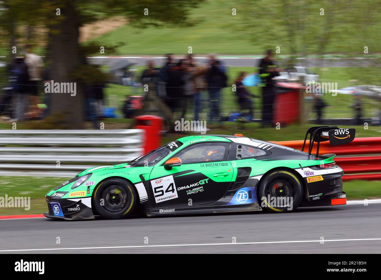 Adrien de Leener - Dinamic GT Huber Racing - Porsche 911 GT3-R numéro 54 dans le défi mondial GT 2023 Europe Sprint Cup chez Brands Hatch in Banque D'Images