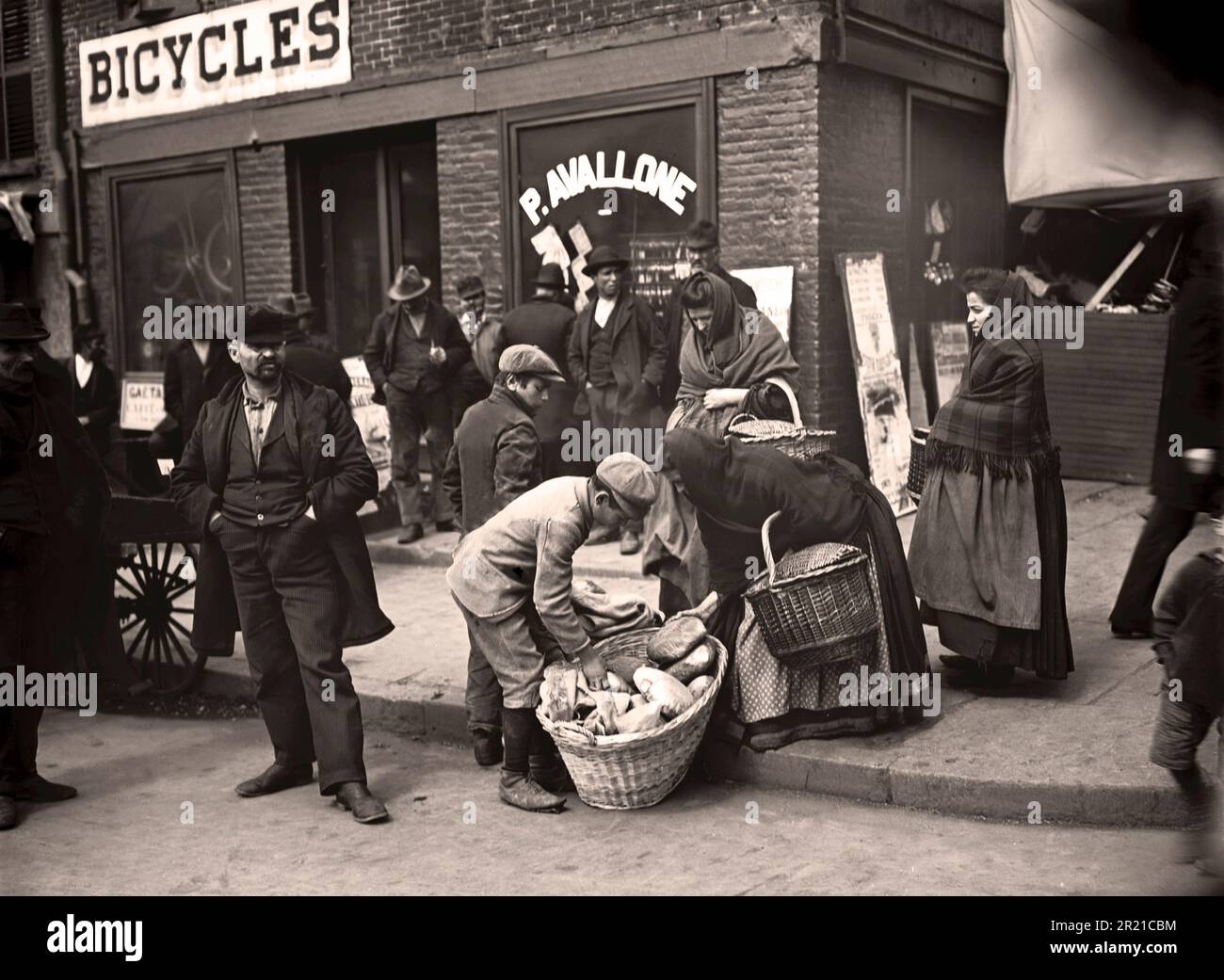 USA New York - Peddlers italiens du pain, Mulberry Street en 1900 Banque D'Images