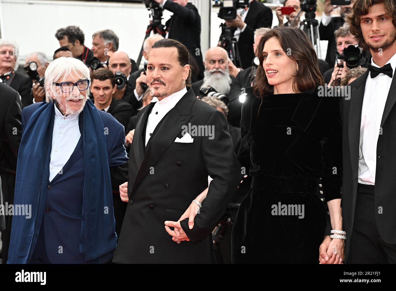 Cannes, France. 16th mai 2023. Pierre Richard, Johnny Deep, Maiwenn et Diego le fur lors de la cérémonie de projection et d'ouverture « Jeanne du Barry » lors du festival annuel du film de Cannes 76th au Palais des Festivals sur 16 mai 2023 à Cannes, France. Photo de David Niviere/ABACAPRESS.COM crédit: Abaca Press/Alay Live News Banque D'Images