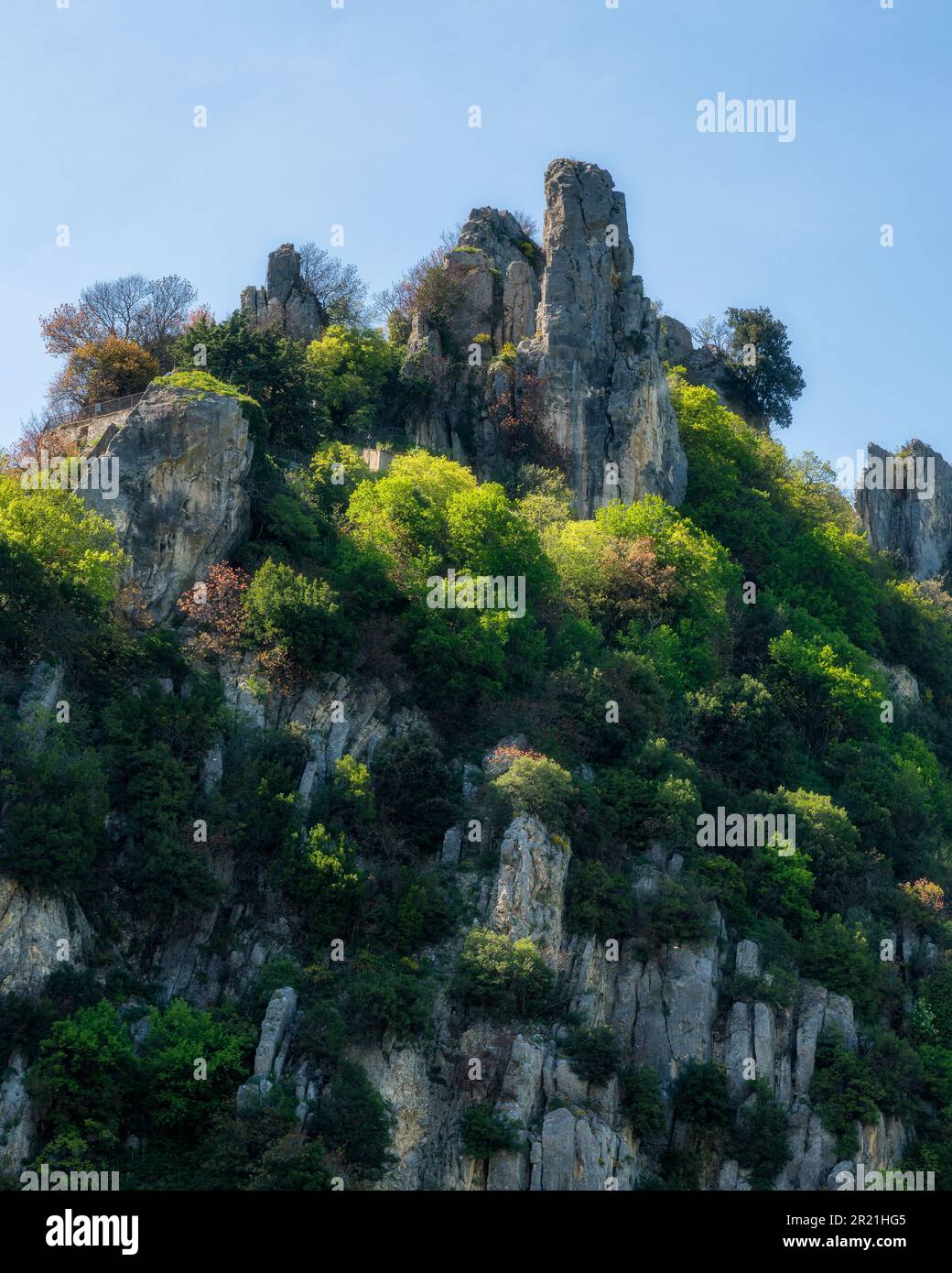 Formations rocheuses près de Pennadomo, beau village dans la province de Chieti, Abruzzo, centre de l'Italie. Banque D'Images