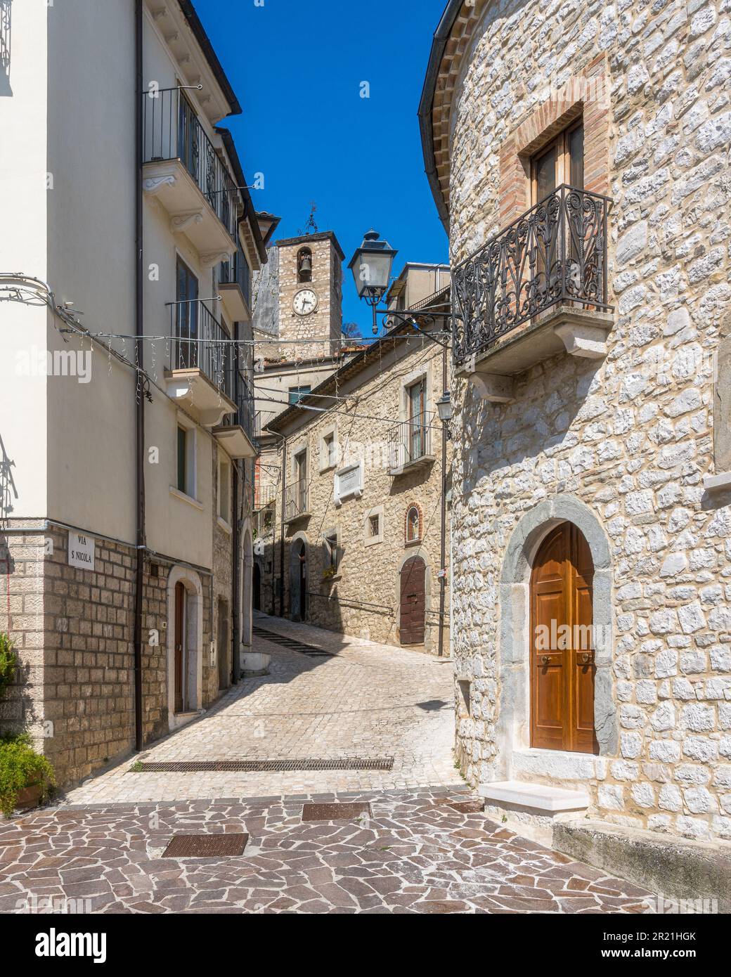 Vue panoramique sur Pennadomo, beau village de la province de Chieti, Abruzzes, centre de l'Italie. Banque D'Images