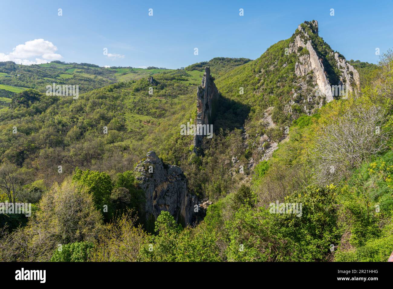 Formations rocheuses près de Pennadomo, beau village dans la province de Chieti, Abruzzo, centre de l'Italie. Banque D'Images