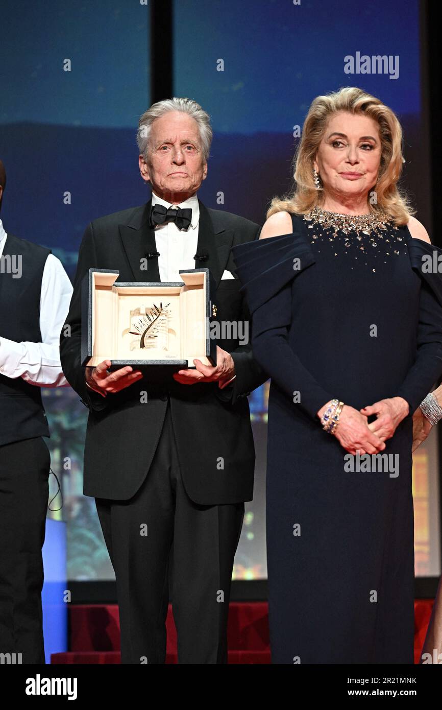 Cannes, France. 16th mai 2022. Michael Douglas et Catherine Deneuve à la  cérémonie d'ouverture lors du festival annuel du film de Cannes 76th au  Palais des Festivals sur 16 mai 2023 à