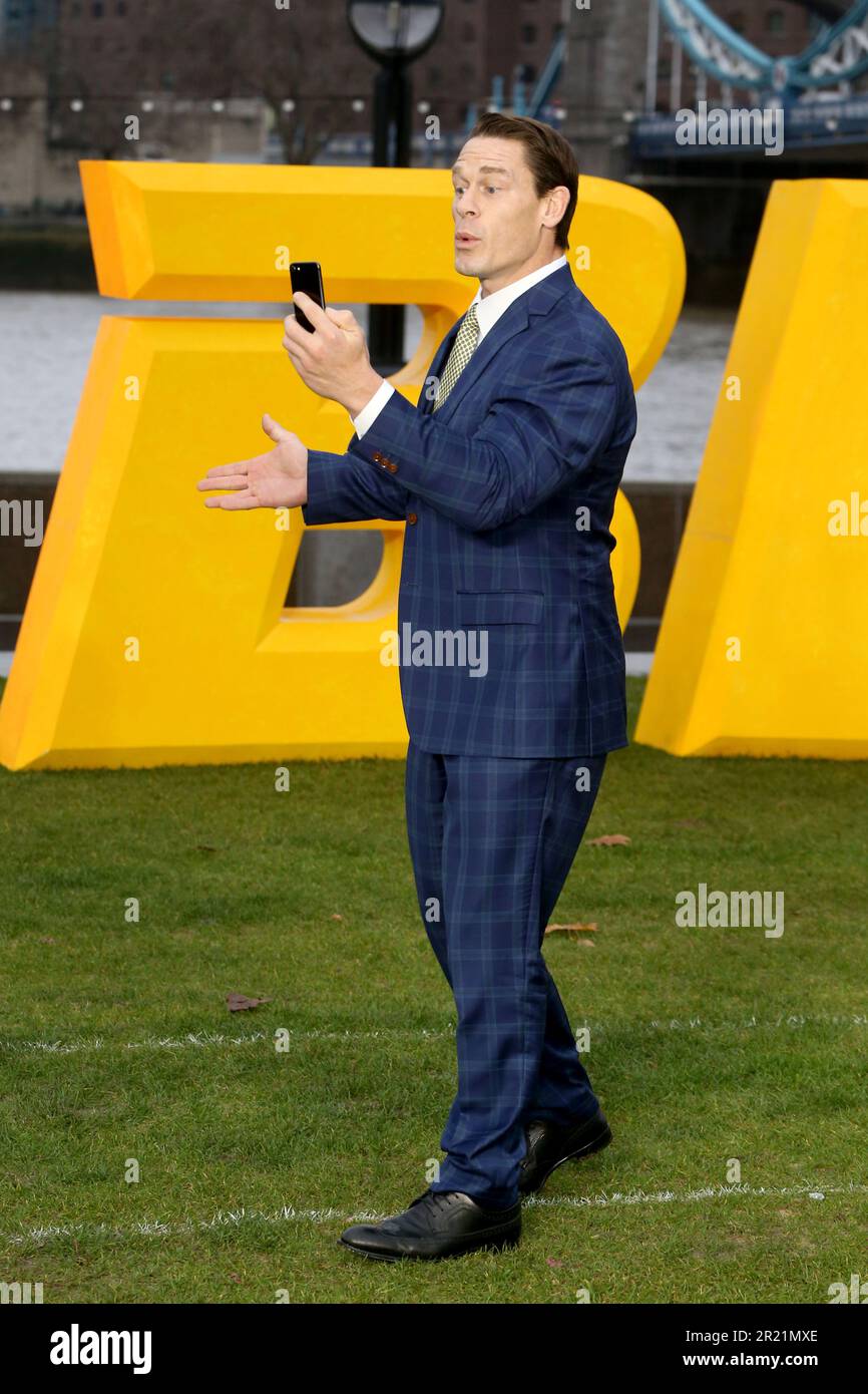 John Cena assiste à une séance photo pour « Bumblebee » au Potters Field Park à Londres. Banque D'Images