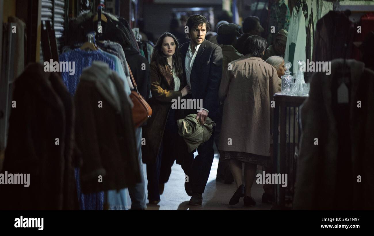 Dead Shot Felicity Jones et Colin Morgan Banque D'Images