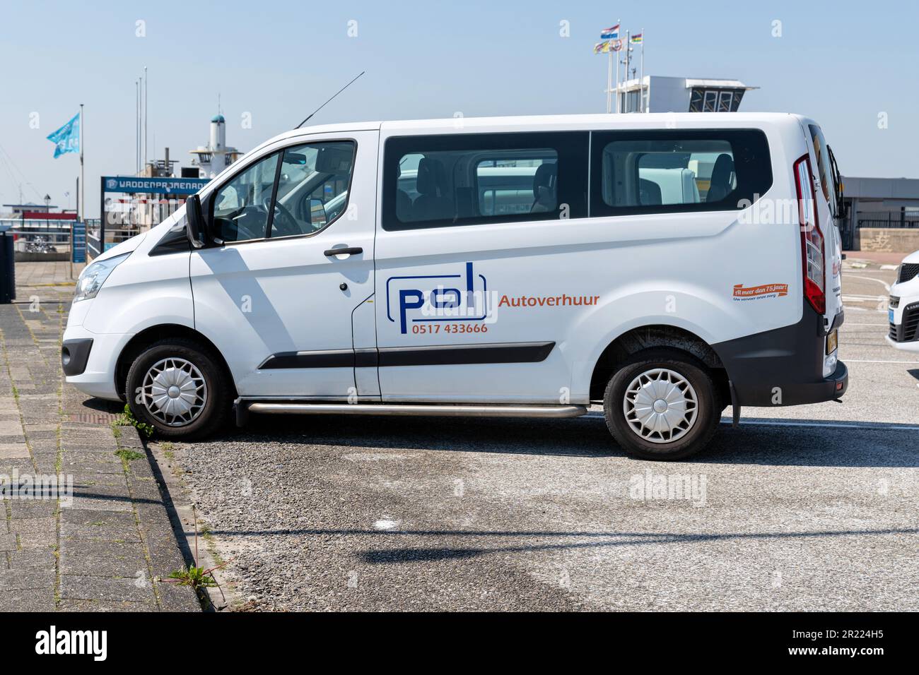 Pol Autoverhuur Ford Transit minibus personnalisé à Harlingen, pays-Bas Banque D'Images