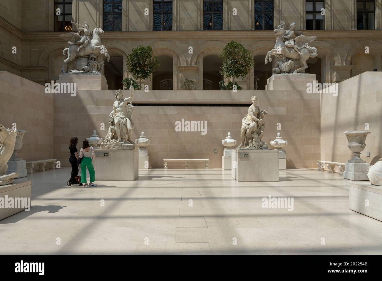 Paris, France - 05 13 2023 : Musée du Louvre. Sculpture la Seine sculptée par Antoine Coysevox Banque D'Images