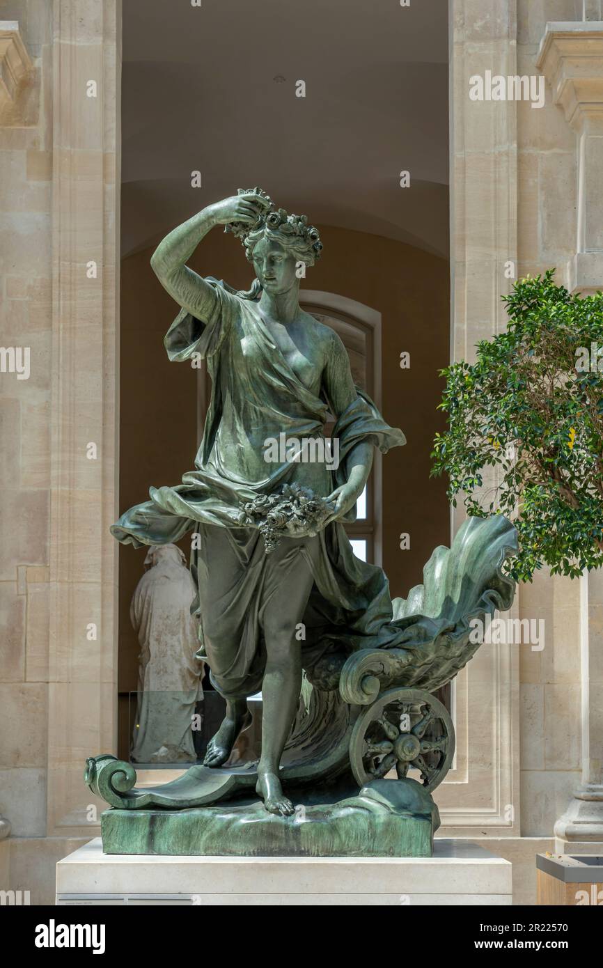Paris, France - 05 13 2023 : Musée du Louvre. Sculpture Dawn sculptée par Philippe Magnier Banque D'Images