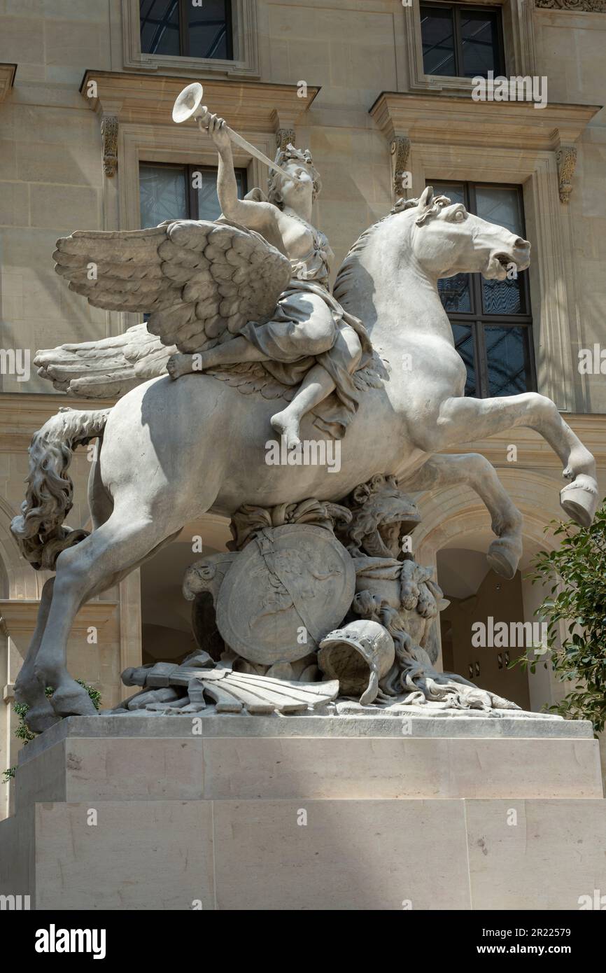 Paris, France - 05 13 2023 : Musée du Louvre. Sculpture EMAG équitation Pegasus sculptée par Antoine Coysevox Banque D'Images