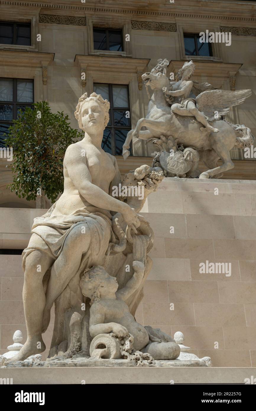 Paris, France - 05 13 2023 : Musée du Louvre. Sculpture la Marne sculptée par Antoine Coysevox Banque D'Images