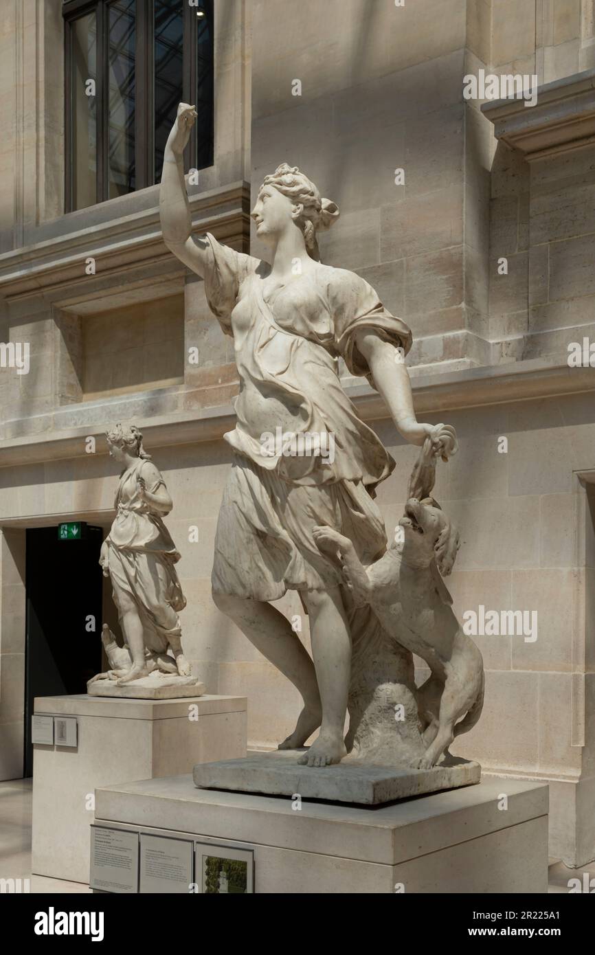 Paris, France - 05 13 2023 : Musée du Louvre. Sculpture le compagnon de Diana sculpté par Anselme Flamen Banque D'Images