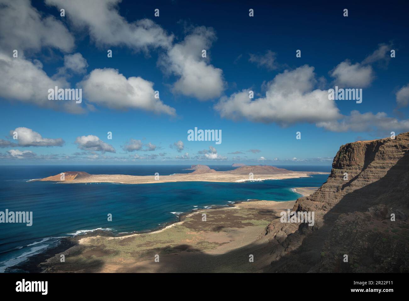 La Graciosa et les îles rocheuses autour de Montana Clara, vue de Guinate, îles Canaries, Lanzarote, Haria Banque D'Images