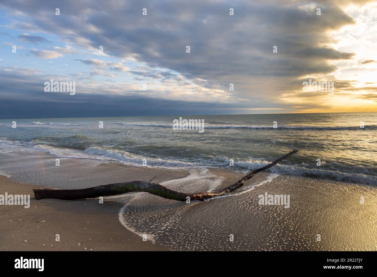 Magnifique coucher de soleil à Blind Pass Beach à Manasota Key Florida Banque D'Images