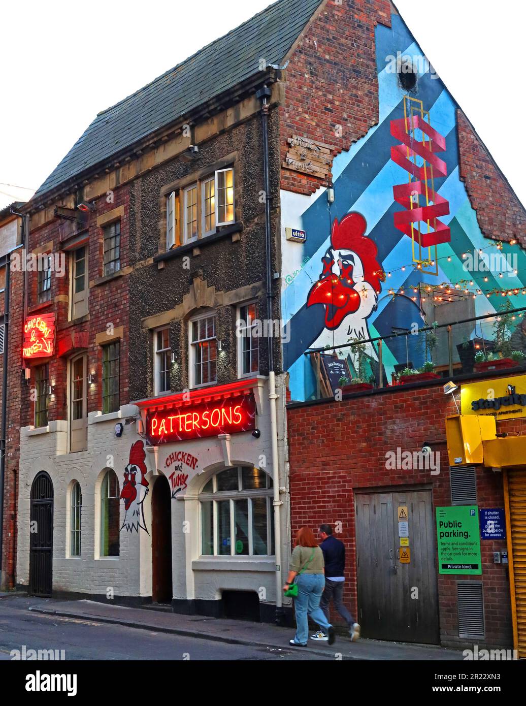 Panneau Red Neon au Chicken & Tunes, Pattersons, 28 Gradwell St, Liverpool, Merseyside, ANGLETERRE, ROYAUME-UNI, L1 4JH Banque D'Images