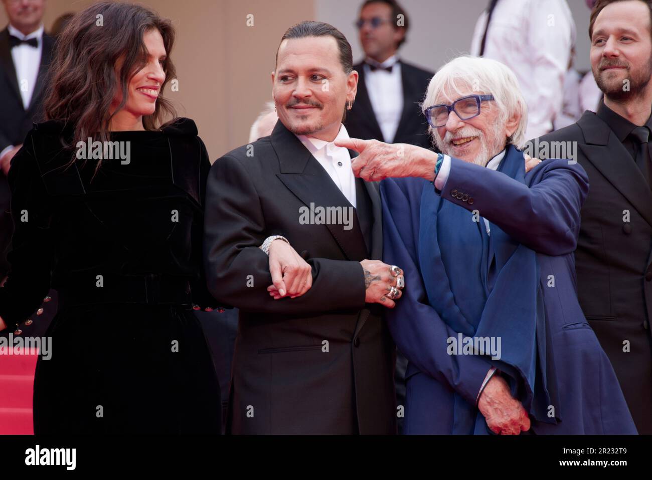 Cannes, France. 16th mai 2023. Maïwenn, Johnny Depp et Pierre Richard marchent le premier tapis rouge du Festival de Cannes 76th sur 16 mai 2023 à Cannes, France. Crédit : Bernard Menigault/Alamy Live News Banque D'Images