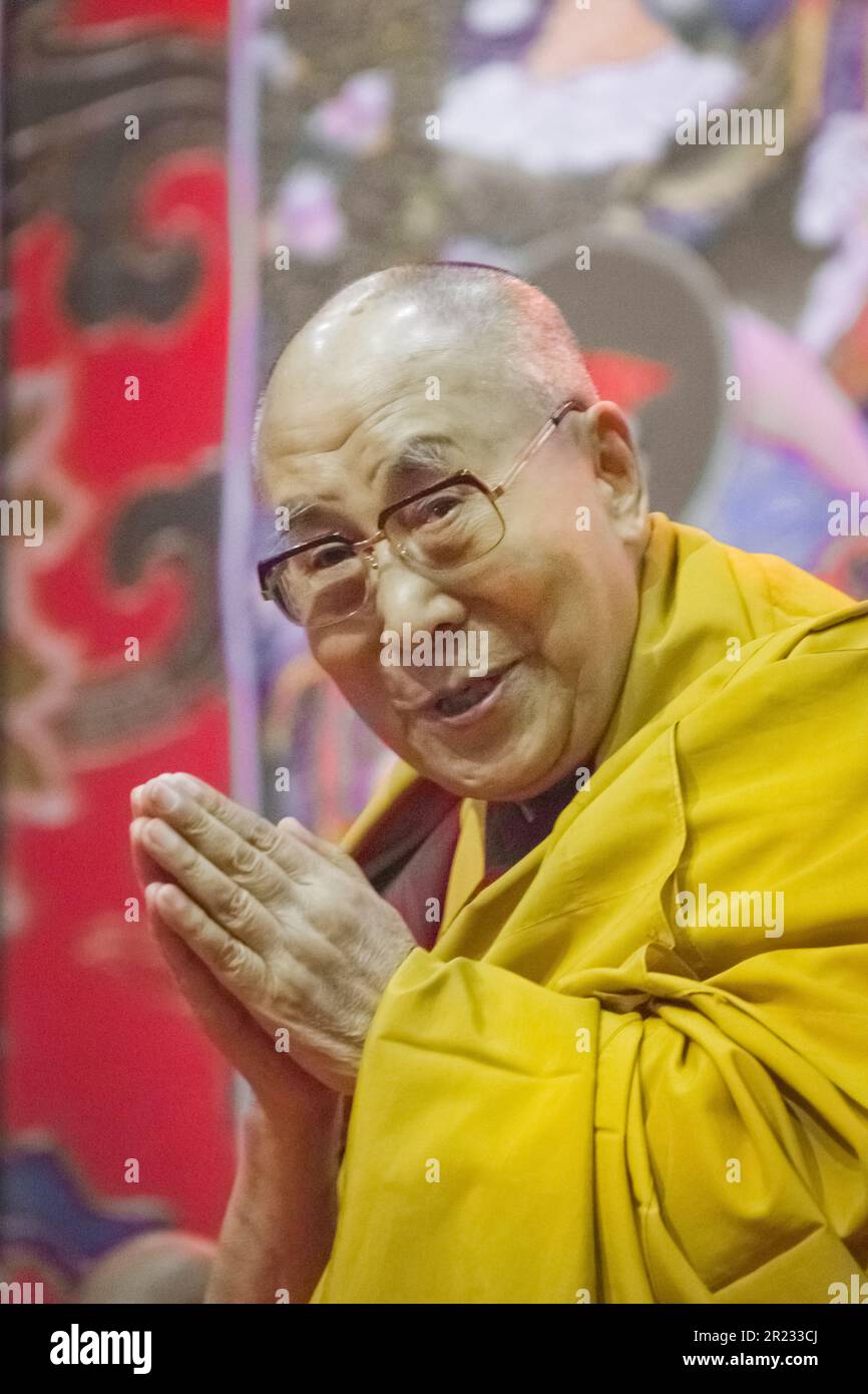 Riga, Lettonie - juin 16 : sa Sainteté le 14e Dalaï Lama salue ses fidèles disciples lors de sa visite à Riga le 16 juin 2018 en Europe Banque D'Images