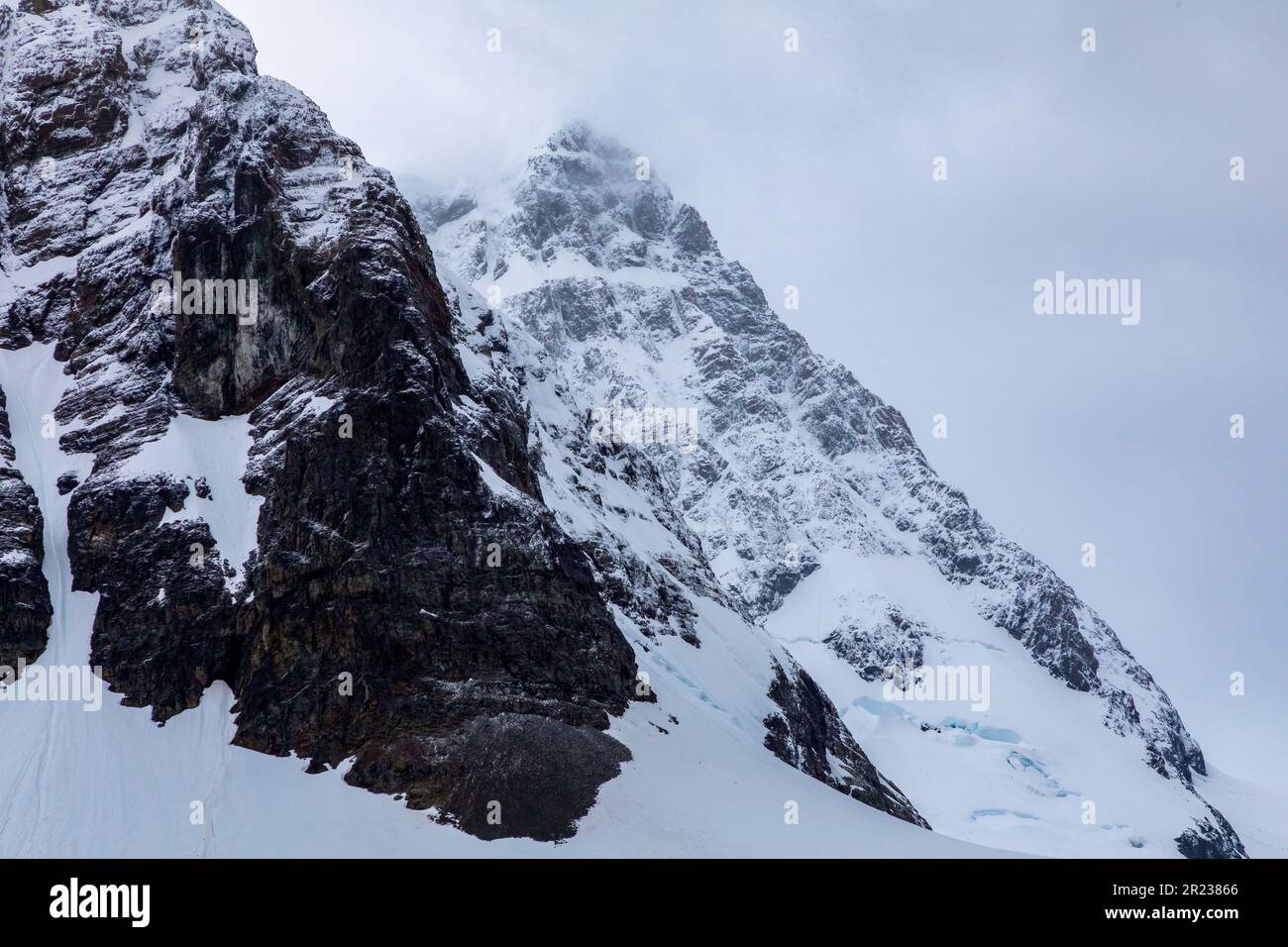 Navigation à travers le Canal Lemaire, l'Antarctique Banque D'Images