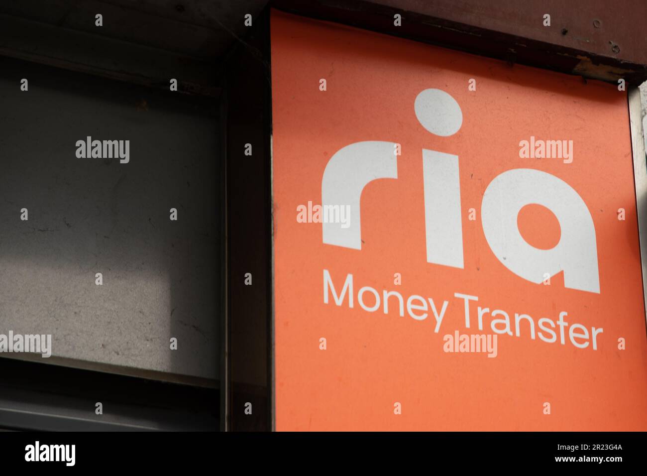 Bordeaux , Aquitaine France - 05 09 2023 : ria Money Transfer signe logo et texte marque magasin façade chaîne fenêtres porte argent transferts agence service Banque D'Images