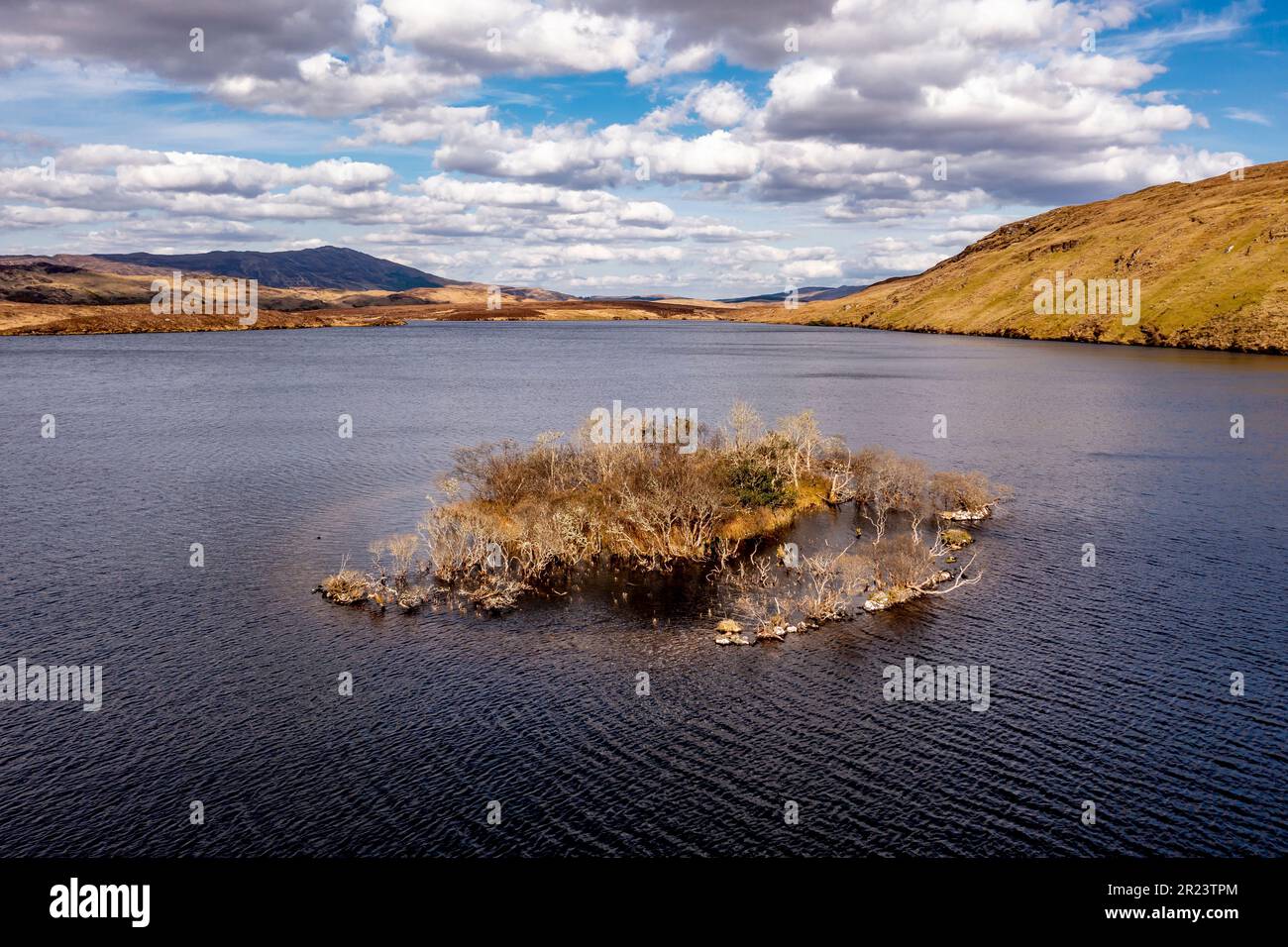 Vue aérienne de l'île Lough Anna - Comté de Donegal, Irlande. Banque D'Images
