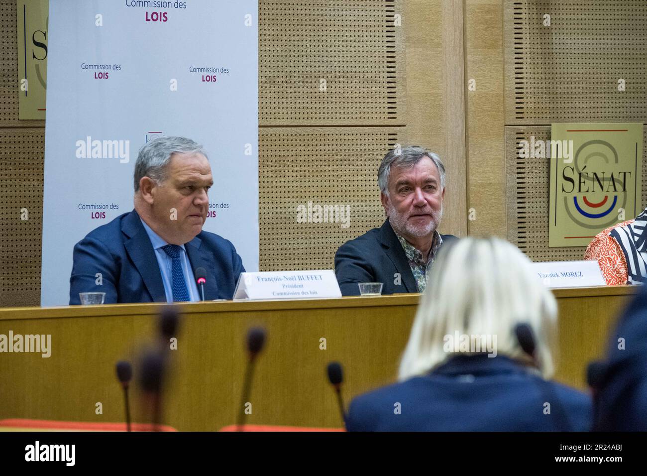 Le maire de Saint-Brevin-les-Pins Yannick Morez témoigne devant la commission du droit au Sénat, à la suite de sa démission, décidée après la violence dont il souffrait. Paris, France sur 17 mai 2023. Dans le cadre de la mission d'établissement des faits sur l'avenir de la ville, le maire témoigne de la violence et de l'intimidation dont il a été victime et qui a mené à sa démission, en particulier l'incendie du 22 mars à son domicile, Après des mois de tension dans sa ville autour d'un projet de transfert d'un centre d'accueil pour les demandeurs d'asile (Cada). Photo de Pierrick Villette/ABACAPRESS.COM Banque D'Images