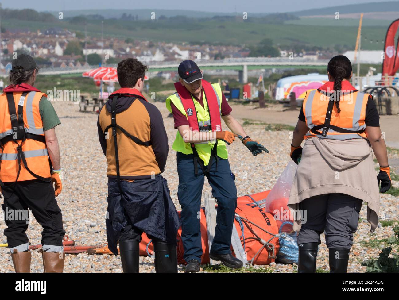 Seaford, East Sussex, Royaume-Uni. 17th mai 2023. Le Sussex Resilience Forum réunit des services publics et volontaires pour participer à un exercice quadriennal de formation sur le contrôle de la pollution côtière avec l'Agence maritime et Coastguard locale. Credit: Newspics UK South/Alay Live News. Banque D'Images