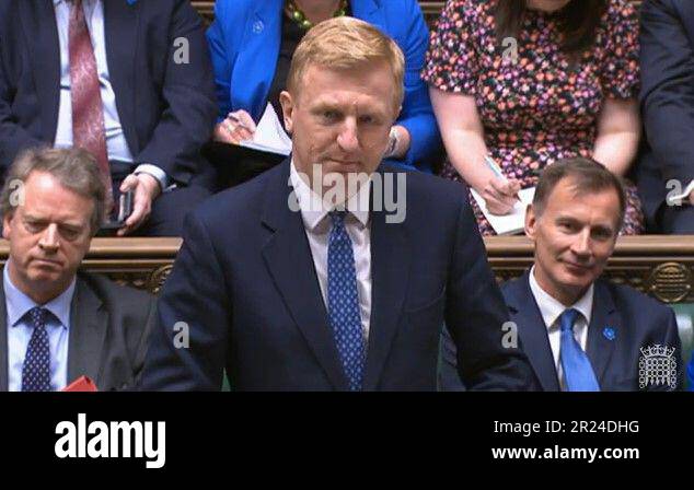Le vice-premier ministre Oliver Dowden pendant les questions du premier ministre à la Chambre des communes, à Londres. Date de la photo: Mercredi 17 mai 2023. Banque D'Images