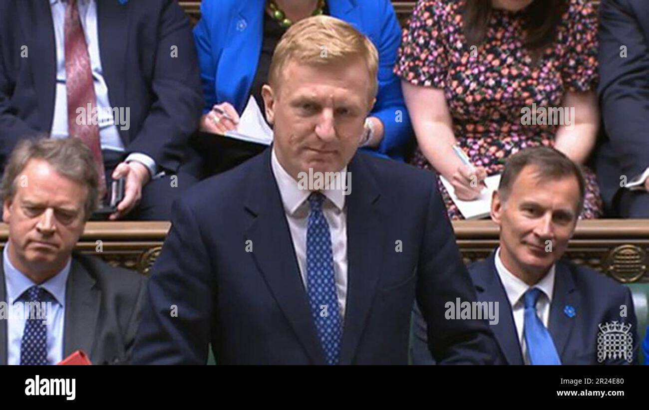 Le vice-premier ministre Oliver Dowden pendant les questions du premier ministre à la Chambre des communes, à Londres. Date de la photo: Mercredi 17 mai 2023. Banque D'Images