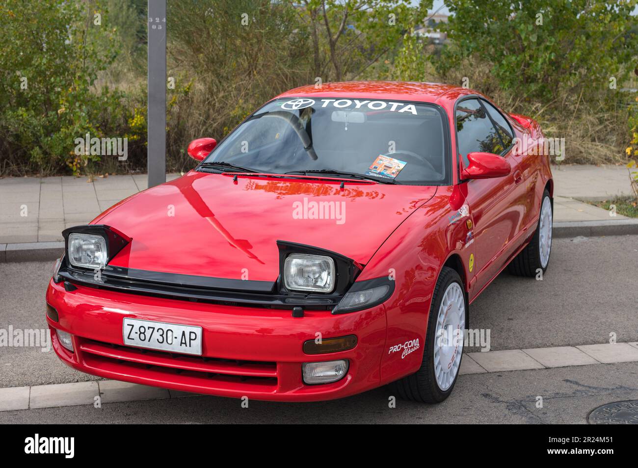 Détail d'une belle voiture de sport japonaise classique, la Toyota Celica GT 2,0 de la série T180 célèbre pour les rassemblements et le sport automobile Banque D'Images