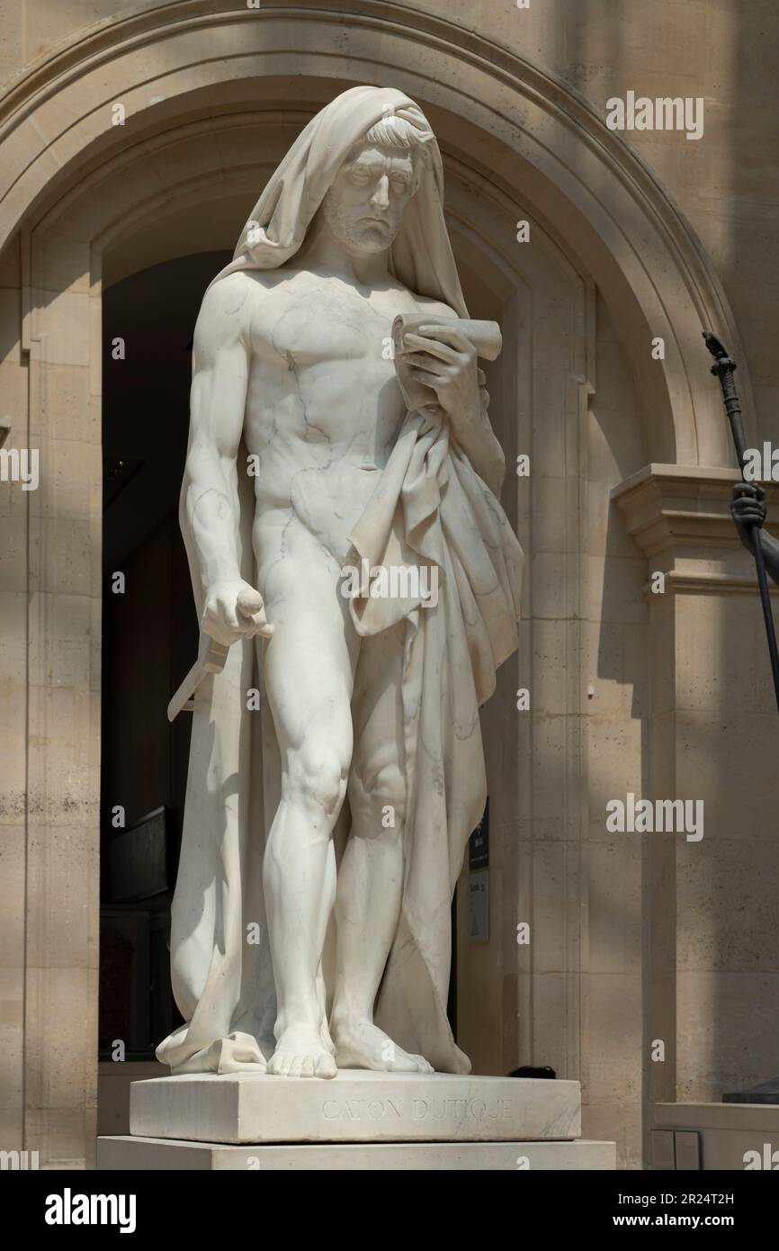 Paris, France - 05 13 2023 : Musée du Louvre. Cato d'Utica lisant le Phaedo avant de commettre le suicide par Jean-Baptiste Roman Banque D'Images