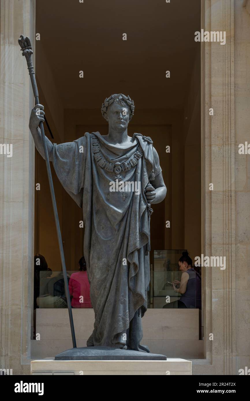 Paris, France - 05 13 2023 : Musée du Louvre. Napoléon 1 à Triumph par François-Frédéric Lemot Banque D'Images