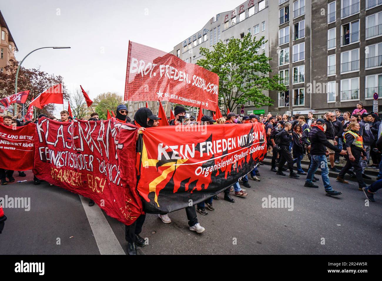 Revolutionäre 1. Mai Demo à Neukölln, 1. Mai, Tag der Arbeit, Kottbusser Damm, Berlin-Neukölln, Banque D'Images