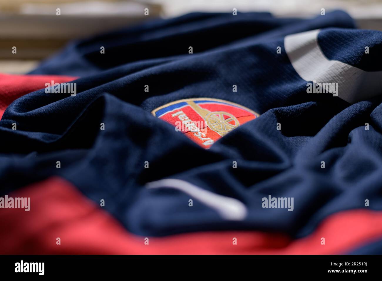 Écusson du club de football Arsenal sur le maillot Banque D'Images