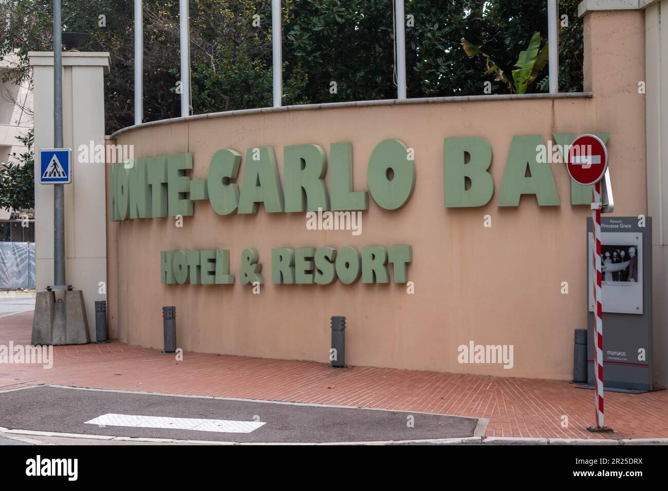 Monaco, Monaco, 21 avril 2023 :- l'hôtel et complexe de la baie de Monte-Carlo est situé dans le quartier de Larvotto Banque D'Images