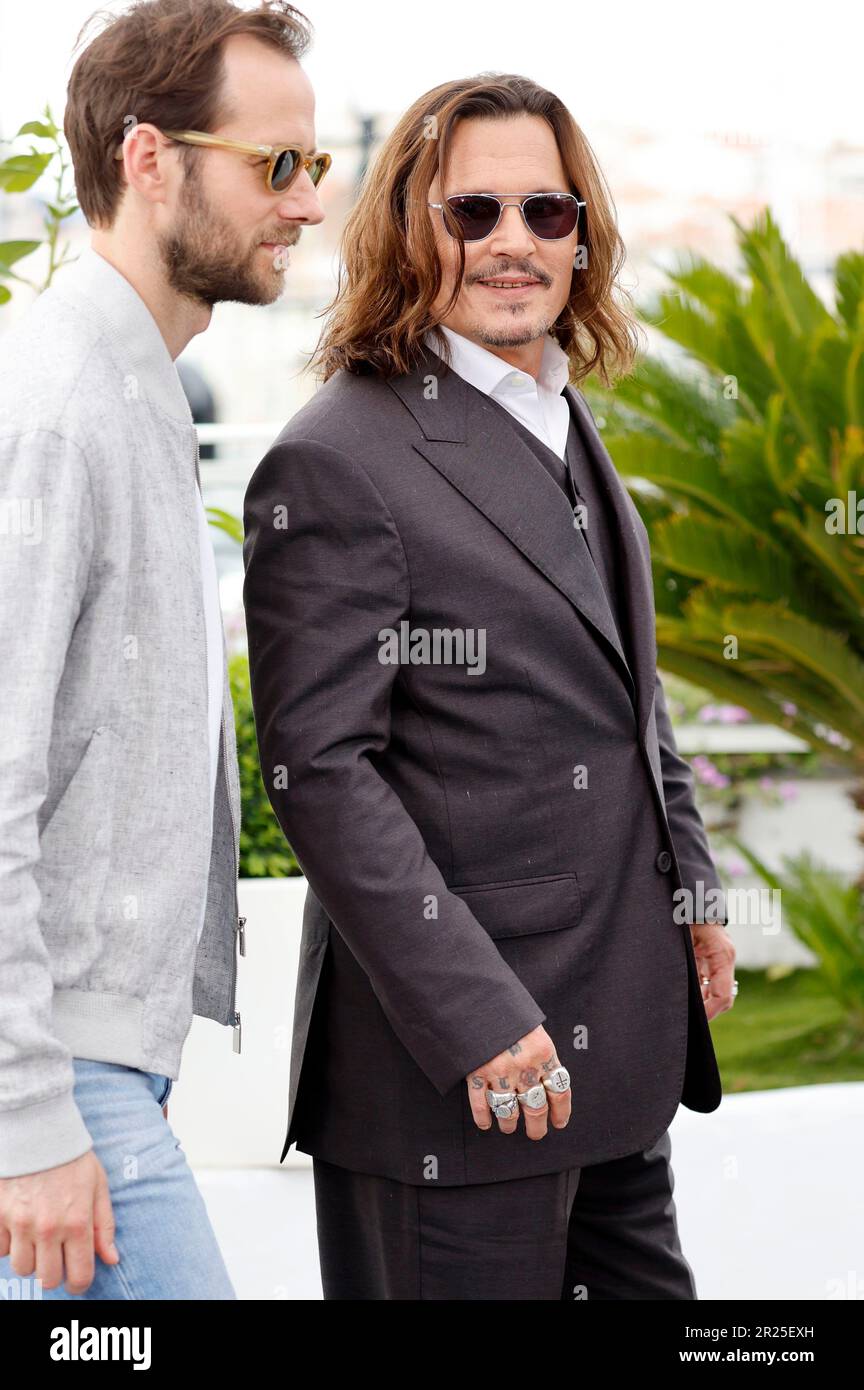 Cannes, Frankreich. 17th mai 2023. Benjamin Lavernhe und Johnny Depp beim Photocall zum Kinofilm 'Jeanne du Barry' auf dem Festival de Cannes 2023/76. Internationale Filmfestspiele von Cannes am Palais des Festivals. Cannes, 17., 05,2023 crédit: Geisler-Fotopress GmbH/Alay Live News Banque D'Images