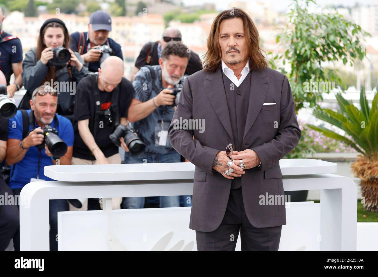 Cannes, Frankreich. 17th mai 2023. Johnny Depp beim Photocall zum Kinofilm 'Jeanne du Barry' auf dem Festival de Cannes 2023/76. Internationale Filmfestspiele von Cannes am Palais des Festivals. Cannes, 17., 05,2023 crédit: Geisler-Fotopress GmbH/Alay Live News Banque D'Images